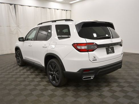 New 2025 Honda Pilot Sport image 5