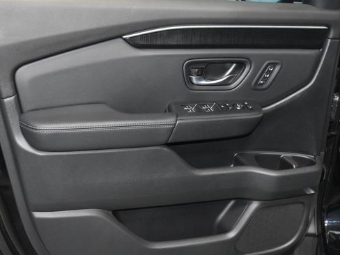 Used 2025 Honda Pilot Elite image 4