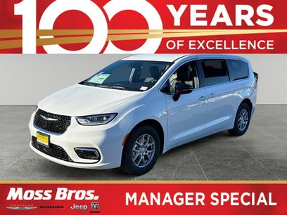 New 2026 Chrysler Pacifica Select
