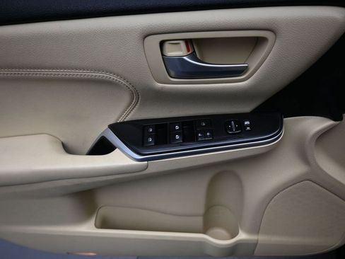 Used 2017 Toyota Camry XLE image 10