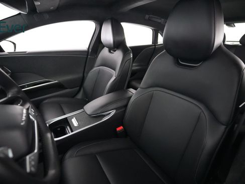 Used 2023 Lucid Air Pure RWD image 4