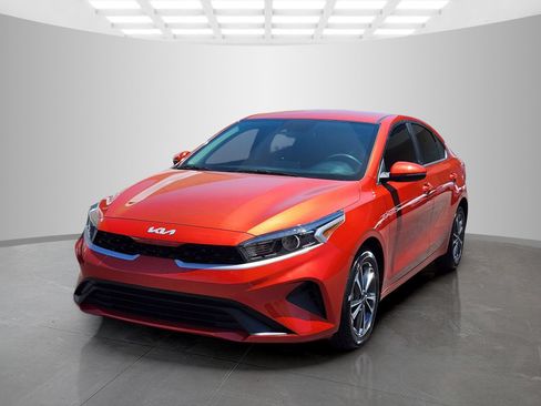 Used 2023 Kia Forte LXS w/ LXS Technology Package FWD image 3