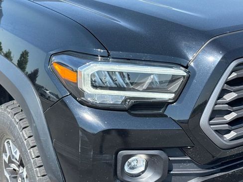 Used 2021 Toyota Tacoma TRD Off-Road w/ Technology Package AWD/4WD image 12