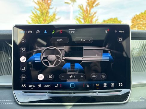 New 2025 Volkswagen Tiguan SE R-Line image 20