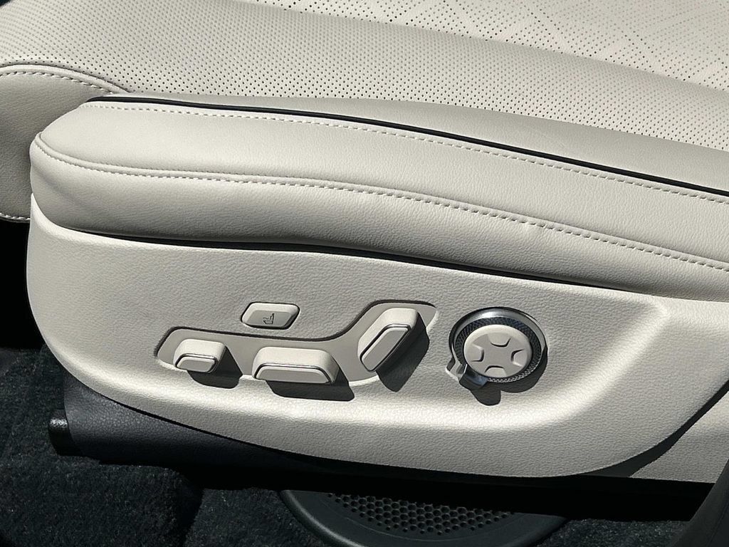 New 2027 Genesis GV80 2.5T Prestige AWD/4WD image 17