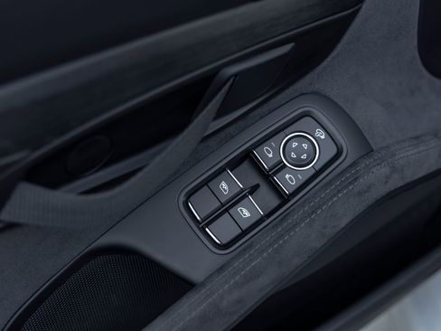 Used 2021 Porsche 718 Boxster Spyder RWD image 23