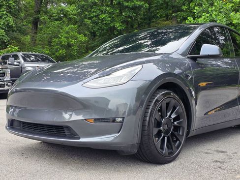 Used 2022 Tesla Model Y Long Range AWD/4WD image 2