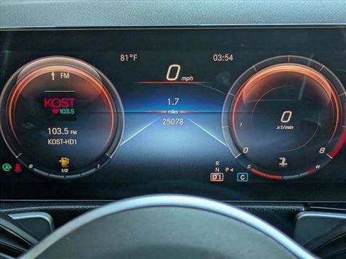 Used 2022 Mercedes-Benz GLB 250 image 11