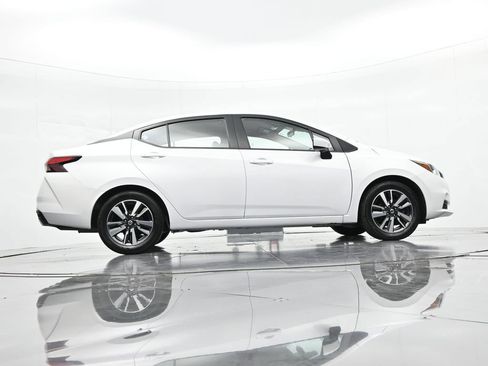 Used 2022 Nissan Versa SV FWD image 21