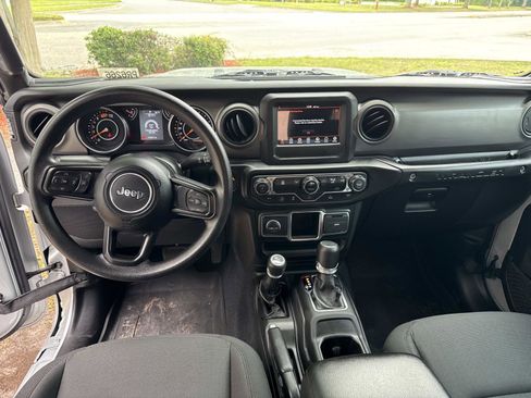 Used 2022 Jeep Wrangler Unlimited Sport AWD/4WD image 16