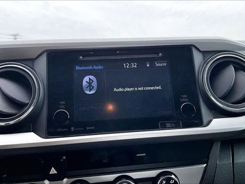 Used 2017 Toyota Tacoma SR5 image 32