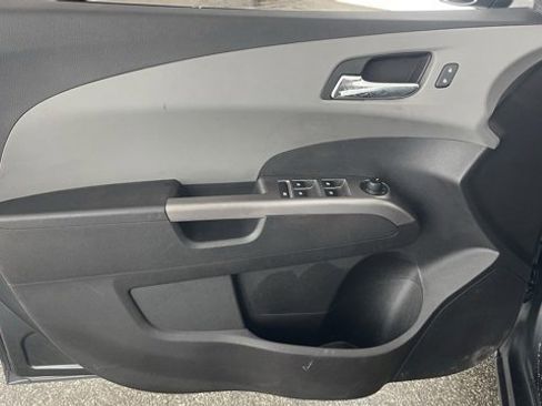 Used 2020 Chevrolet Sonic Premier image 34