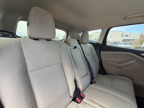 Used 2019 Ford Escape SE image 18