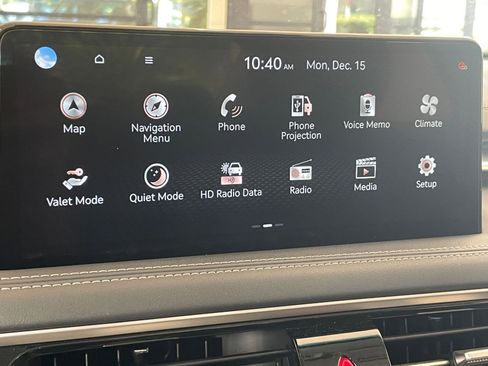 Used 2025 Genesis G70 2.5T image 22