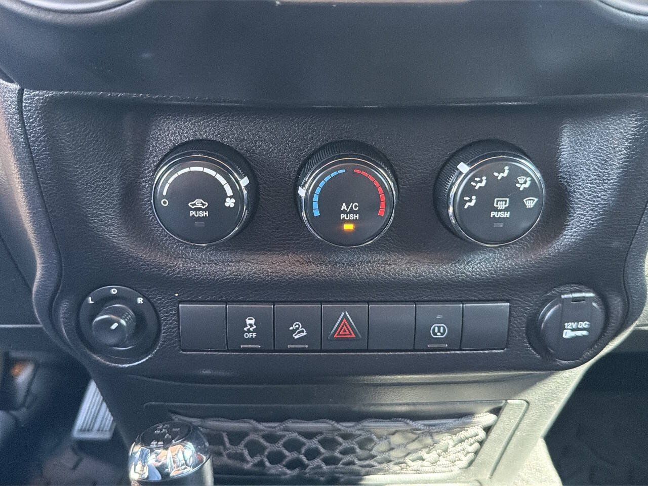 Used 2017 Jeep Wrangler Unlimited Sahara AWD/4WD image 35