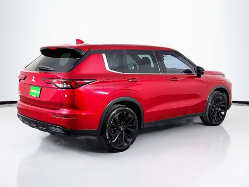 Used 2022 Mitsubishi Outlander SE image 7