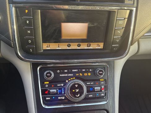 Used 2017 Lincoln Continental Reserve w/ Technology Package image 11