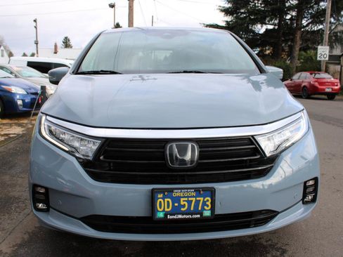 Used 2023 Honda Odyssey Touring image 2