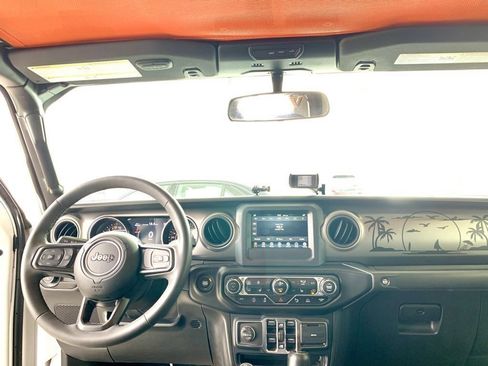 Used 2023 Jeep Gladiator Willys image 17