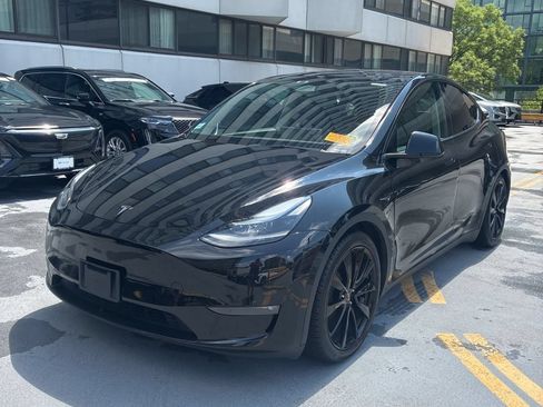 Used 2023 Tesla Model Y Performance AWD/4WD image 2