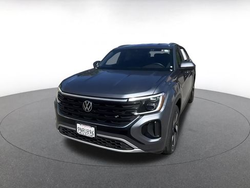 Used 2025 Volkswagen Atlas Cross Sport SE image 7