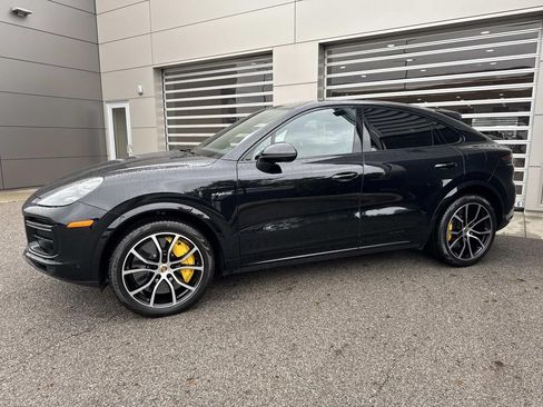 Used 2022 Porsche Cayenne Turbo S AWD/4WD image 3