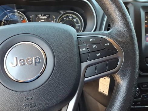 Used 2019 Jeep Cherokee Latitude w/ Popular Appearance Group FWD image 9