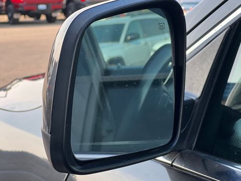 Used 2019 Jeep Grand Cherokee Laredo image 28