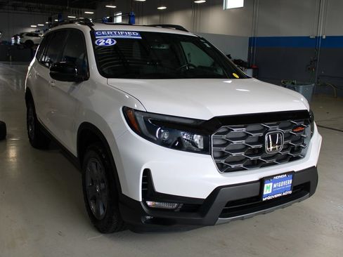 Used 2024 Honda Passport TrailSport image 3