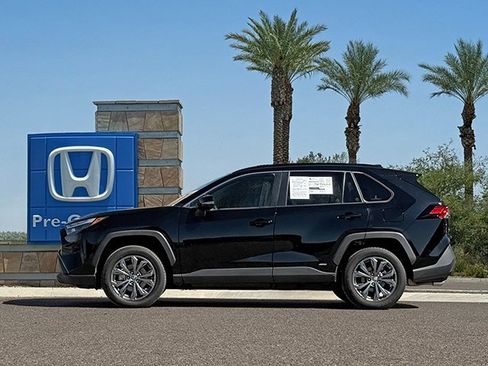 Used 2024 Toyota RAV4 XLE Premium image 7