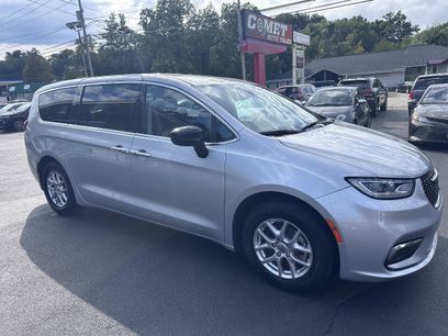 Used 2024 Chrysler Pacifica Touring-L