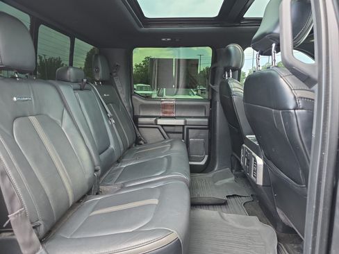 Used 2015 Ford F150 Platinum w/ Equipment Group 701A Luxury AWD/4WD image 28