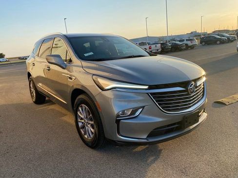 Used 2024 Buick Enclave Premium image 4
