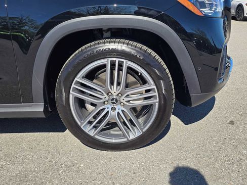 Used 2026 Mercedes-Benz GLS 450 4MATIC image 9