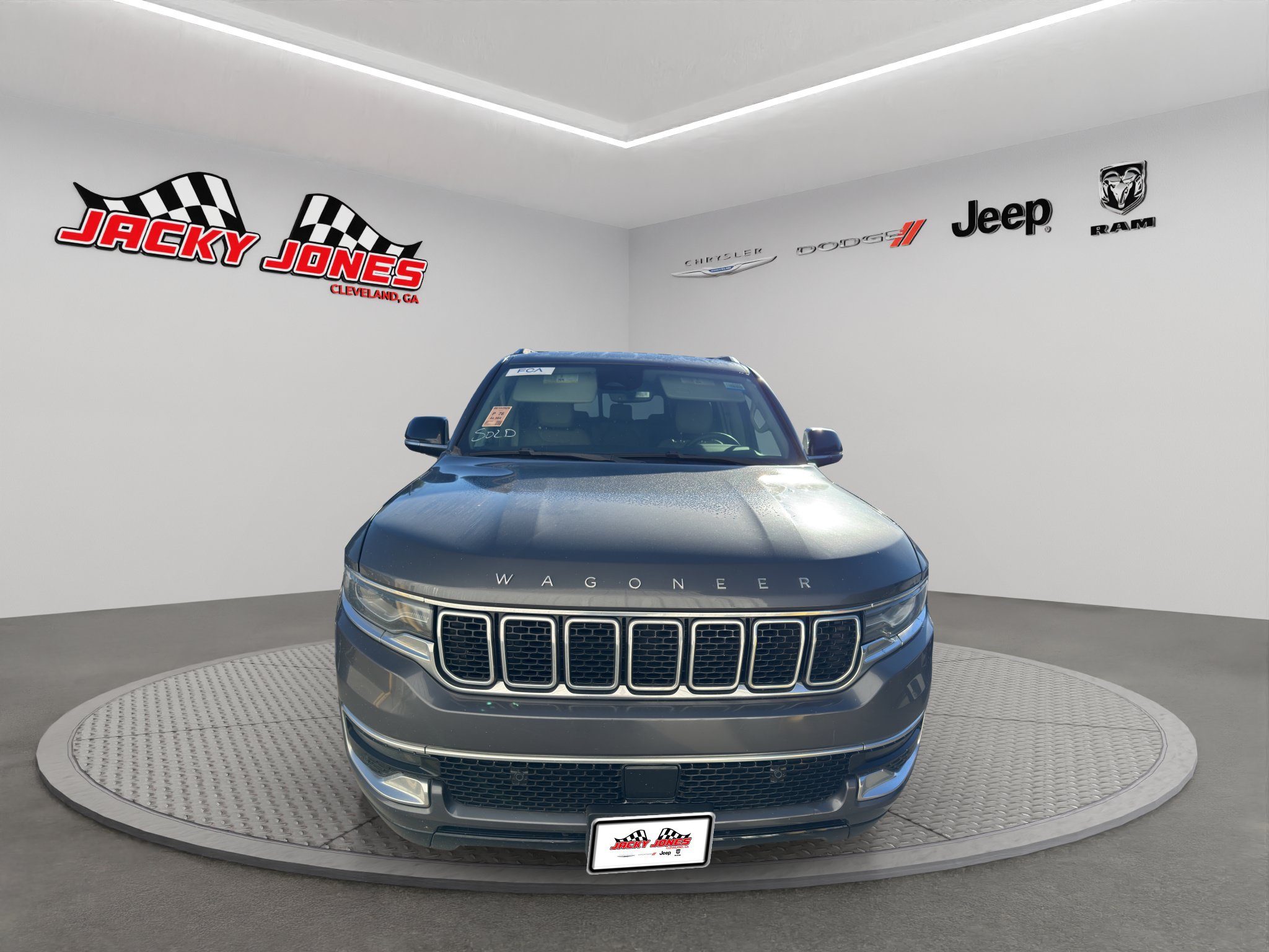 Used 2023 Jeep Wagoneer L 2WD image 9