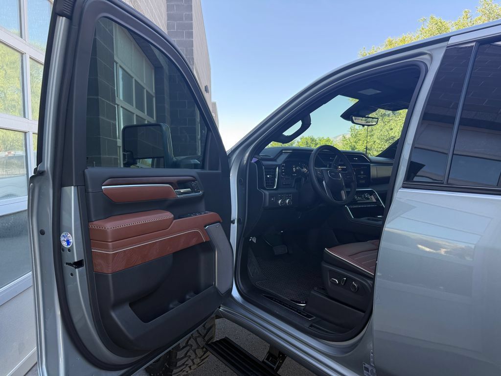 Used 2026 GMC Sierra 3500 Denali Ultimate AWD/4WD image 19