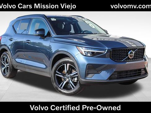 Used 2026 Volvo XC40 B4 Core FWD image 1