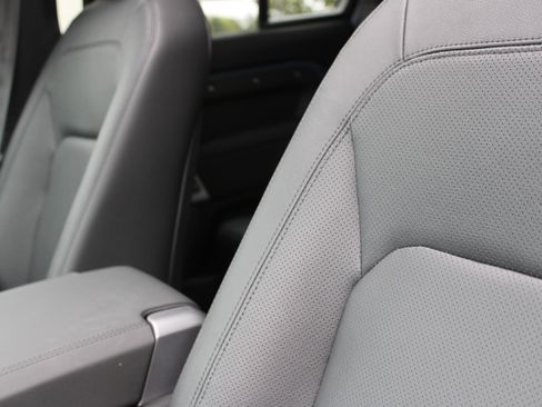 Used 2024 Land Rover Defender 110 S image 11