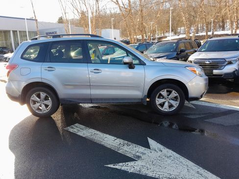 Used 2016 Subaru Forester 2.5i Premium w/ All-Weather Package image 8