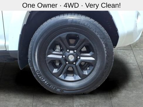 Used 2020 Toyota 4Runner SR5 AWD/4WD image 9