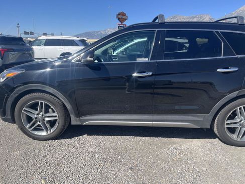 Used 2017 Hyundai Santa Fe Limited AWD/4WD image 3