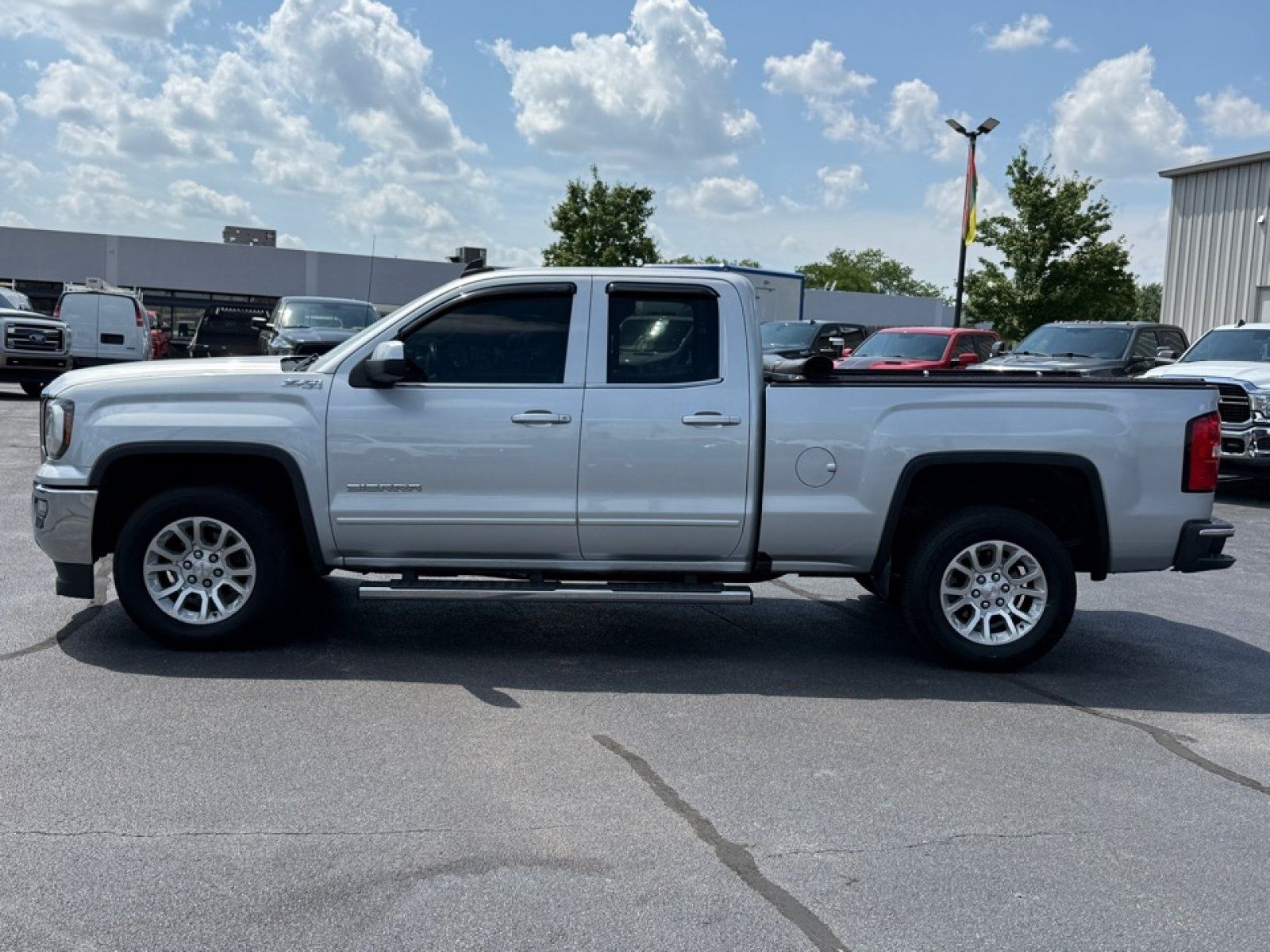 Used 2017 GMC Sierra 1500 SLE w/ Suspension Package, Off-Road AWD/4WD image 5