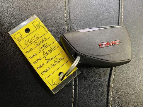 Used 2025 GMC Acadia Elevation image 52