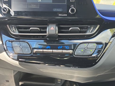 Used 2020 Toyota C-HR XLE image 23