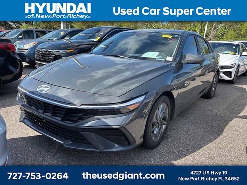 Used 2024 Hyundai Elantra SEL image 1