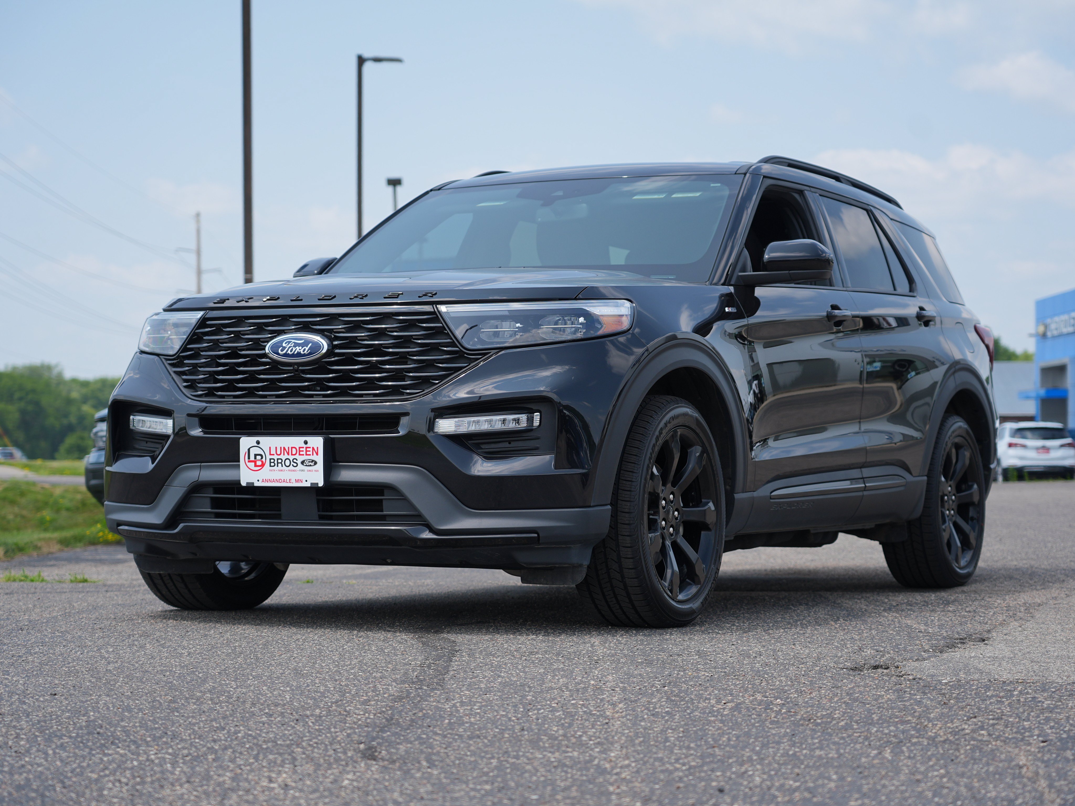 Used 2024 Ford Explorer ST-Line w/ Class IV Trailer Tow Package AWD/4WD image 8