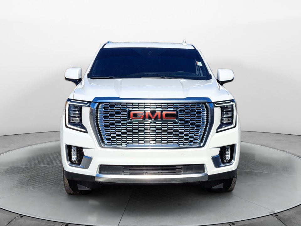 Used 2023 GMC Yukon XL Denali w/ Advanced Technology Package AWD/4WD image 2