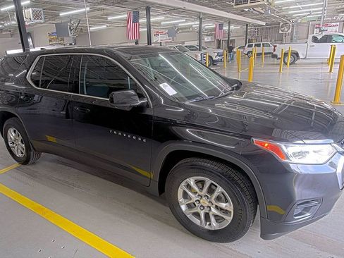 Used 2020 Chevrolet Traverse LS image 2