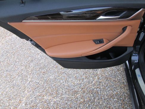 Used 2019 BMW 530e 530e iPerformance 4dr Sedan w/ Convenience Package image 46