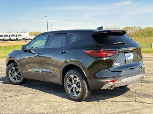 Used 2025 Chevrolet Blazer LT AWD/4WD image 2